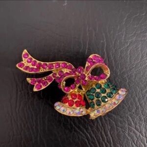 💗 Jingle Bells Crystal Pin Christmas NEW